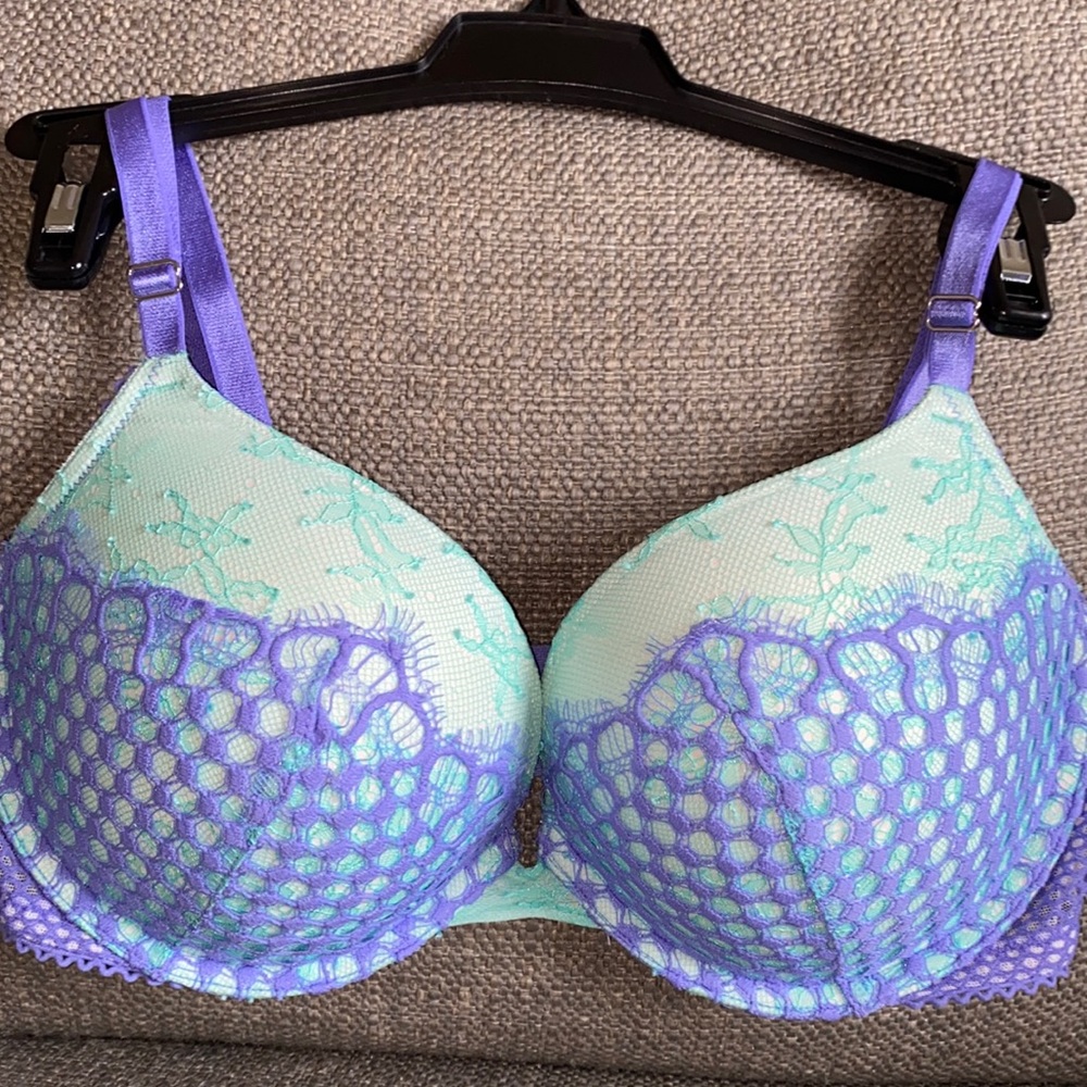 NWOT ⭐️Victoria’s Secret lace pushup bra with adjustable straps, mesh back strap